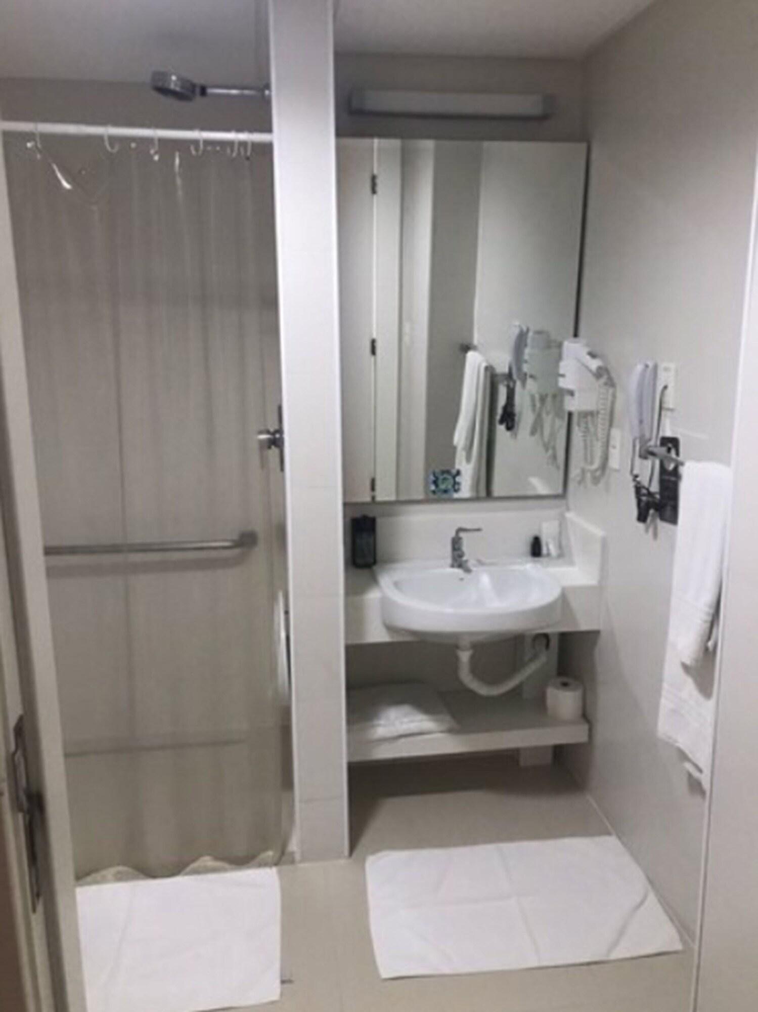 Delmond Hotel Куаба Екстериор снимка